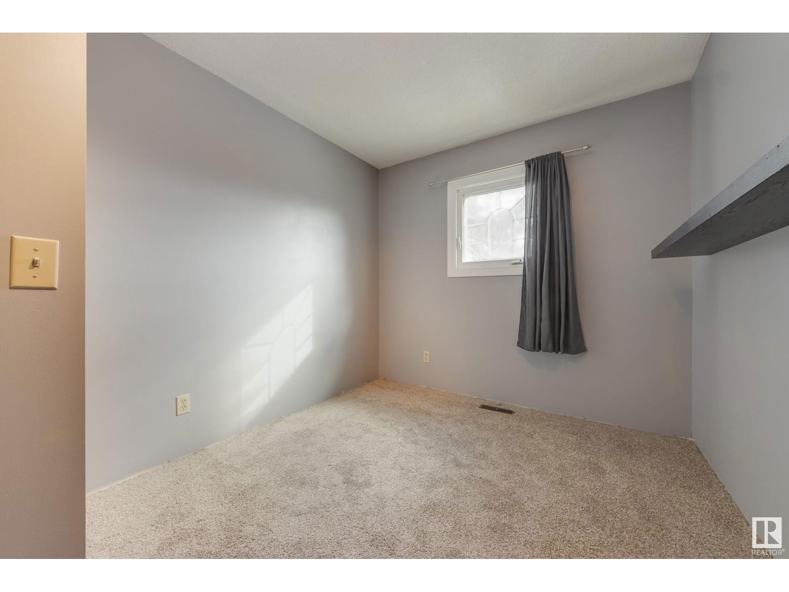 1412 39 St Nw Edmonton, Alberta