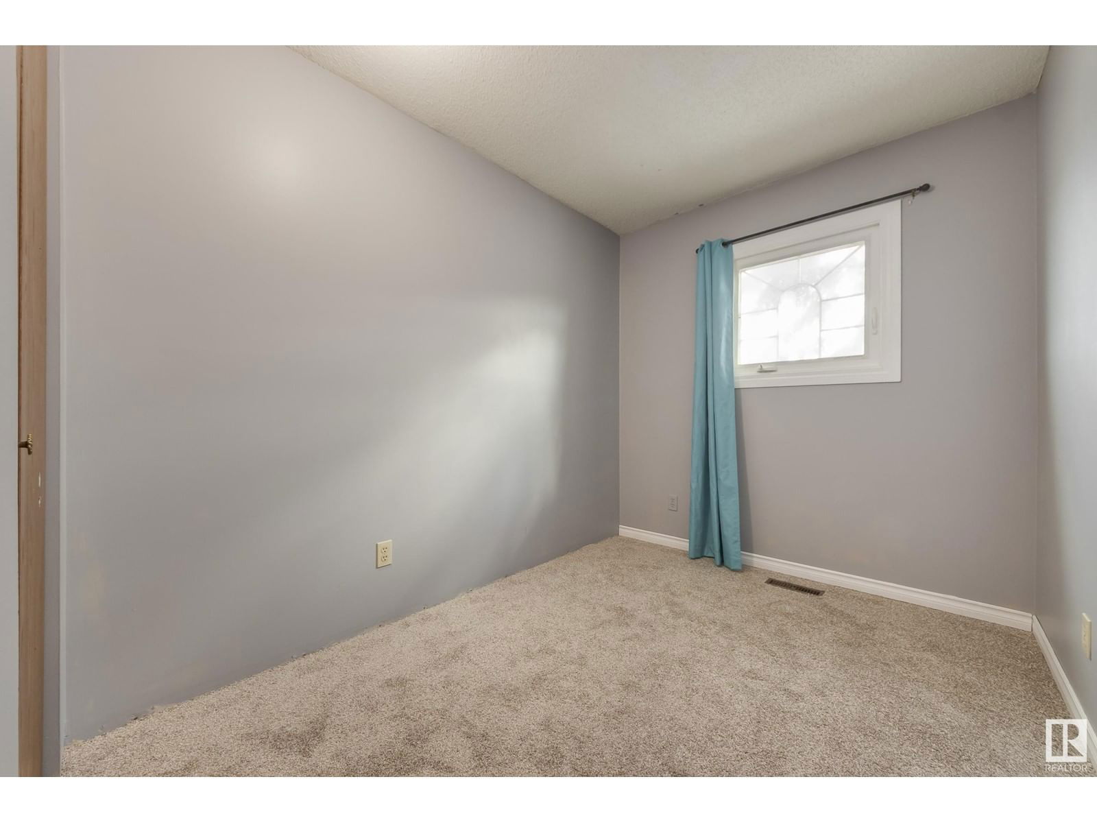 1412 39 St Nw Edmonton, Alberta