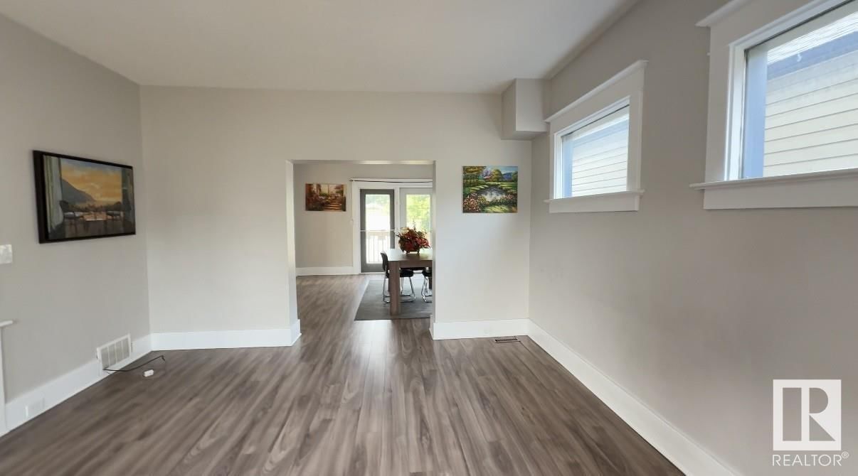 9862 76 AV Image 16