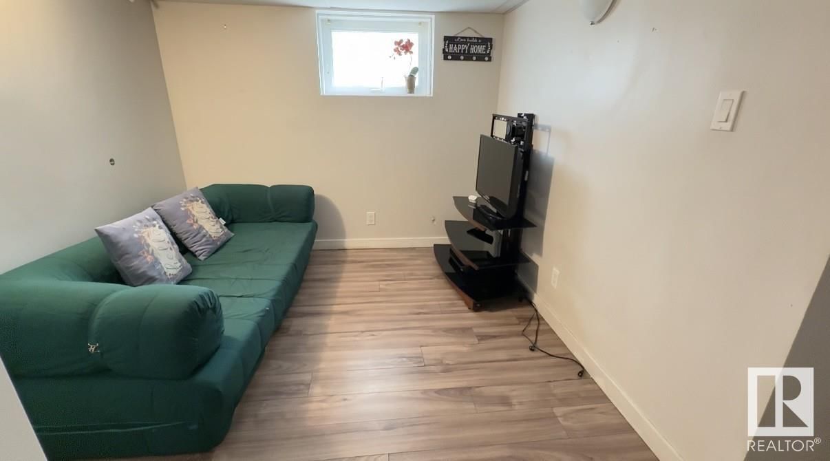 9862 76 AV Image 27