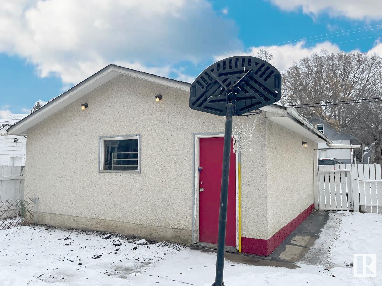 11621 90 St Nw Edmonton, Alberta