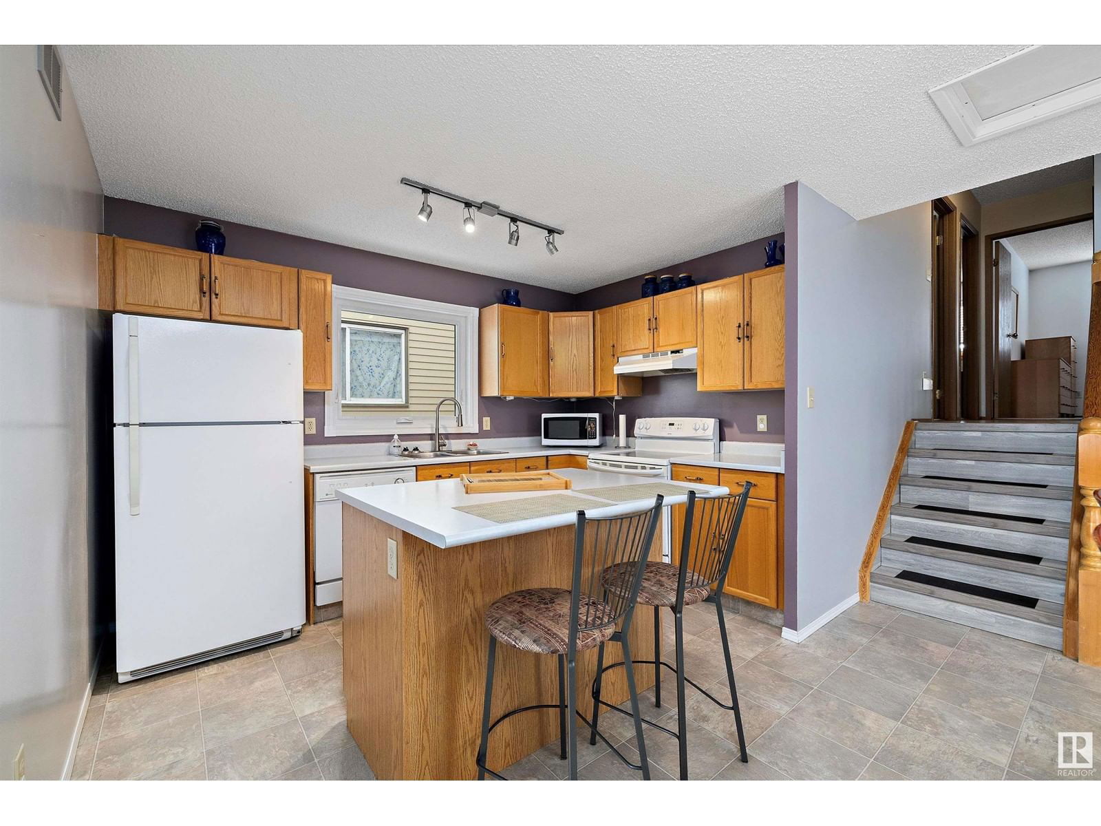 126 Kiniski Cr Nw Edmonton, Alberta