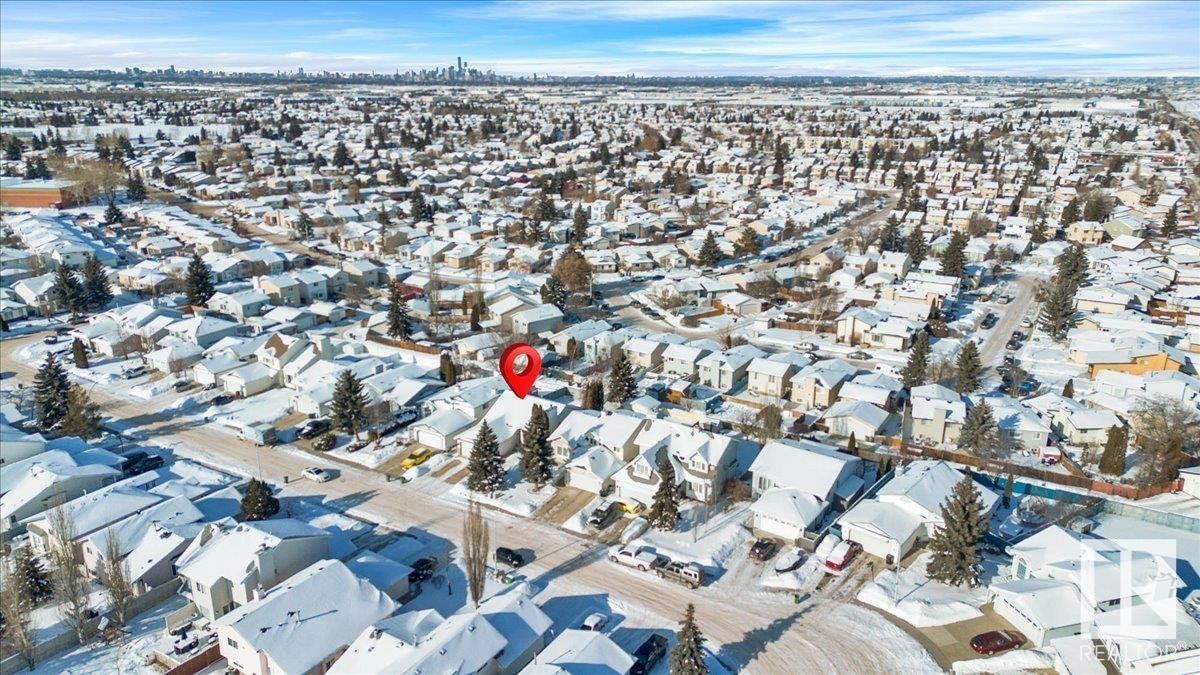 3524 40 Av Nw Edmonton, Alberta