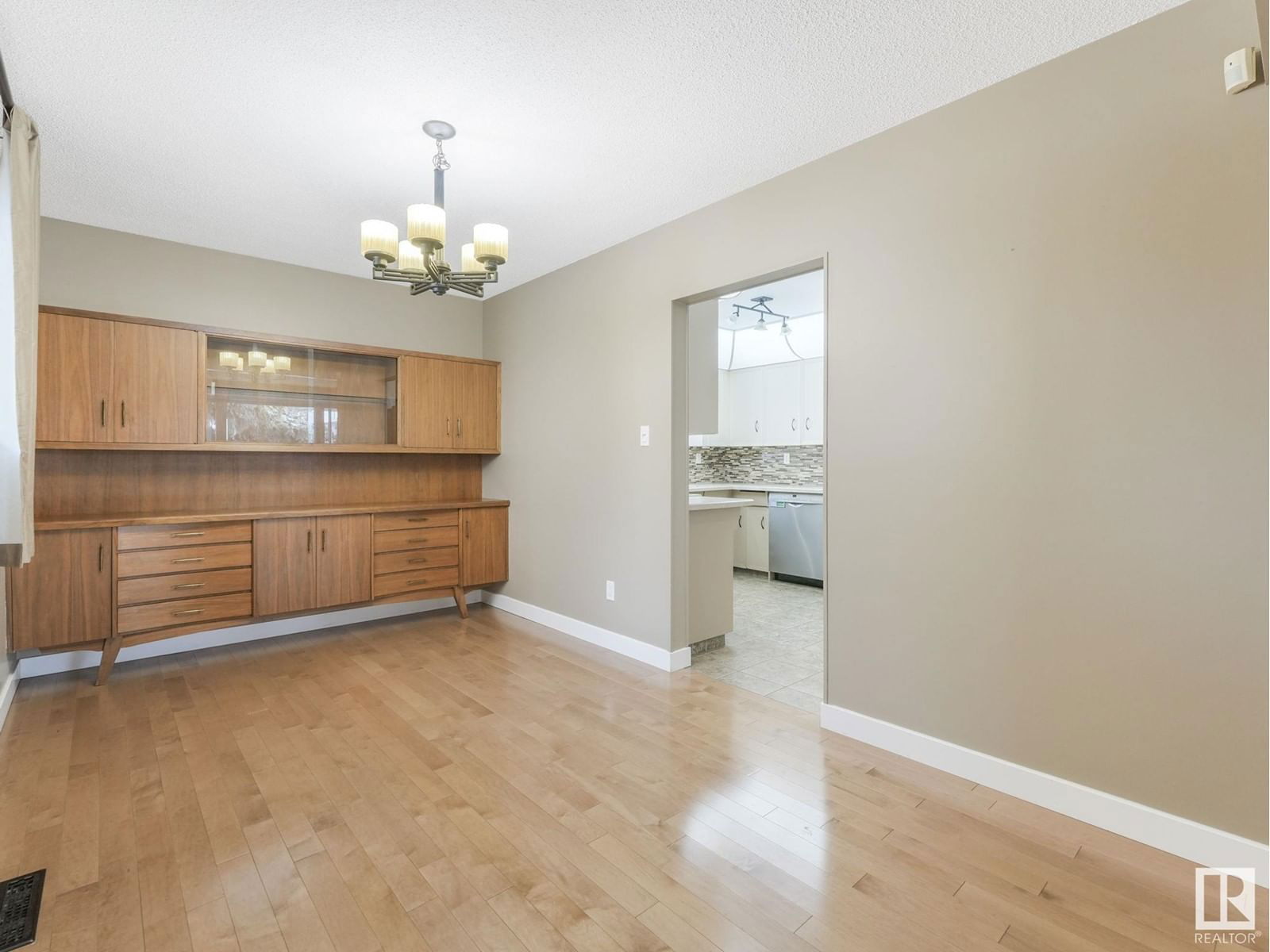 11732 39 Av Nw Edmonton, Alberta