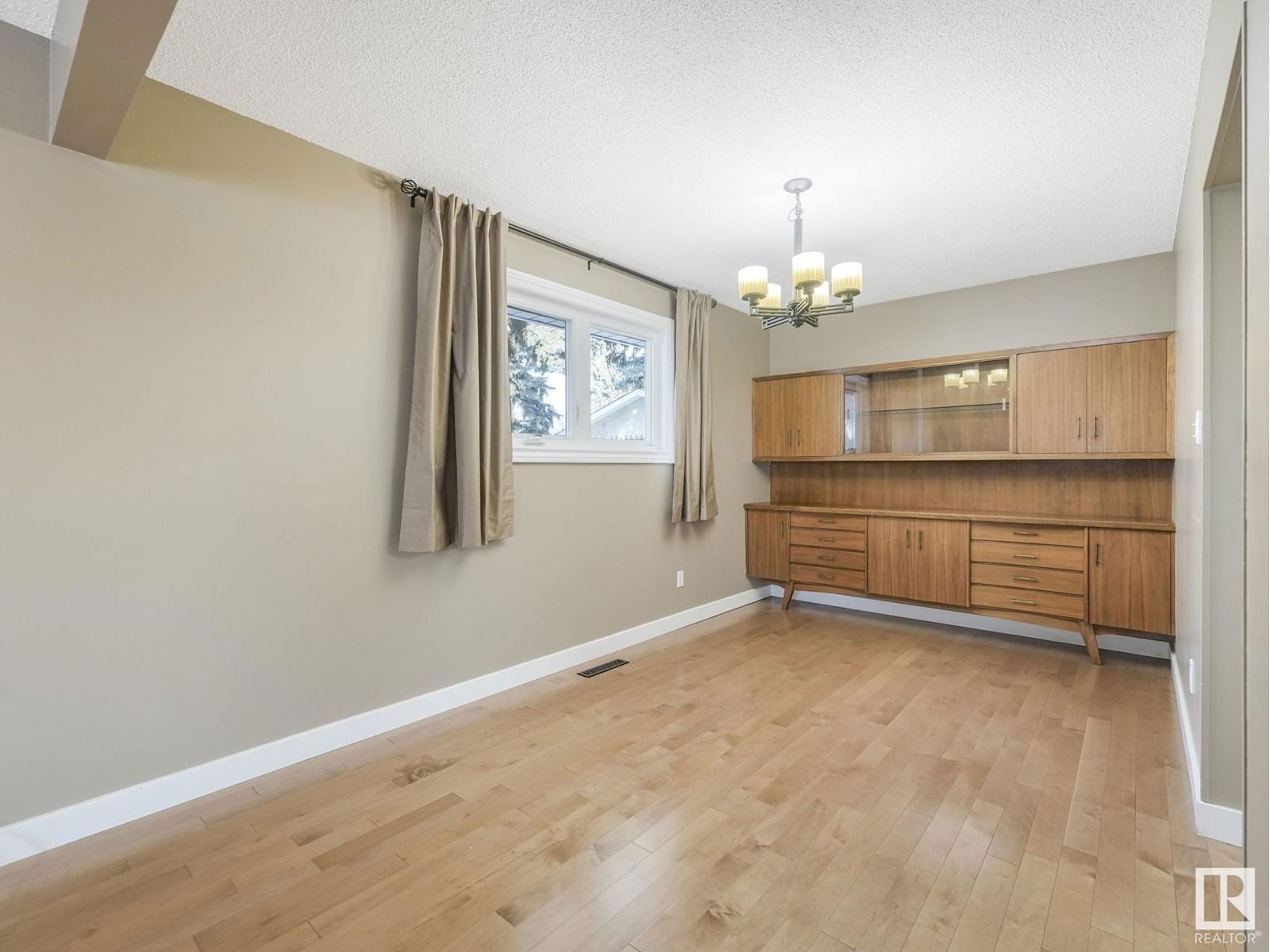 11732 39 Av Nw Edmonton, Alberta