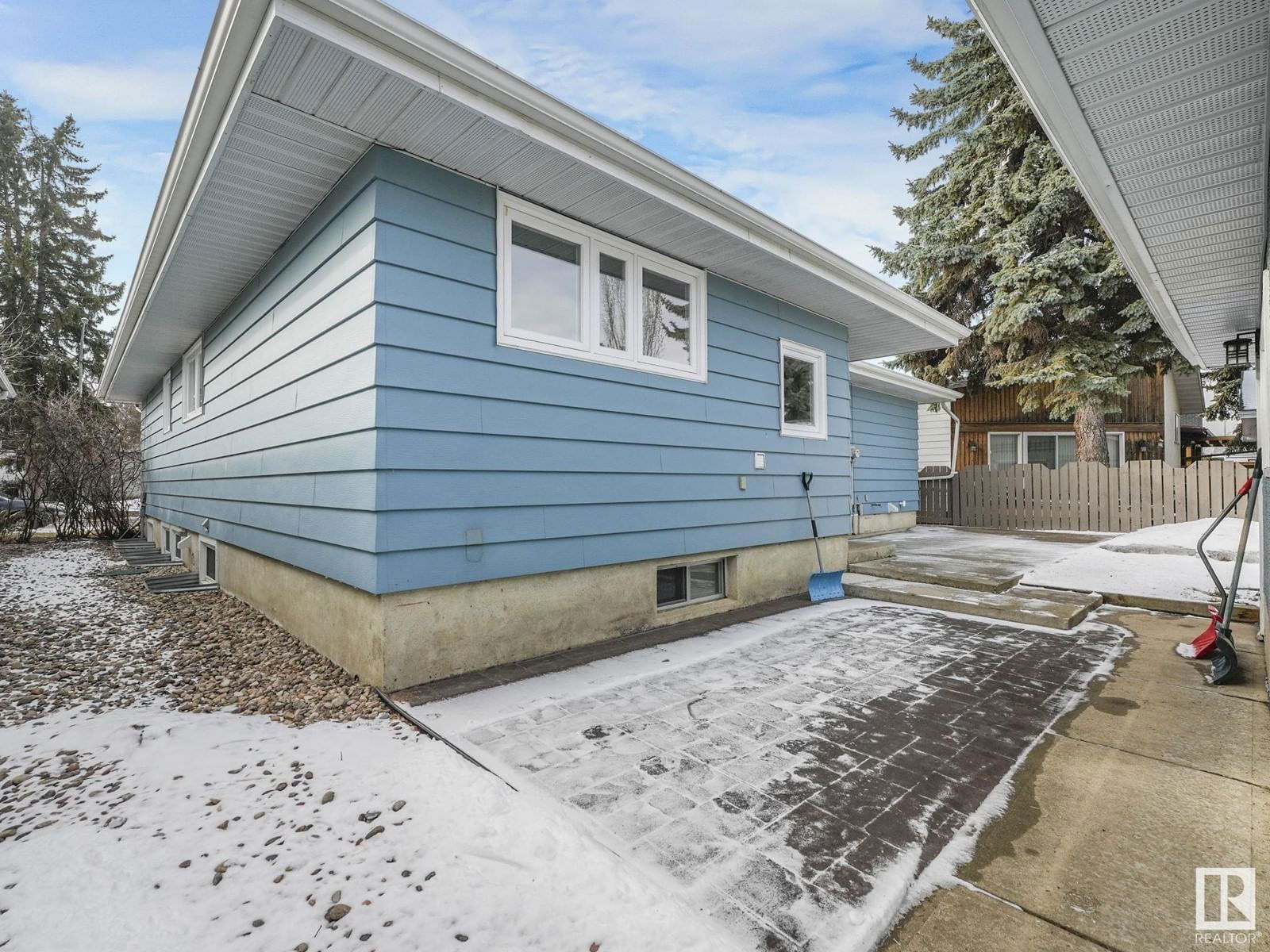 11732 39 Av Nw Edmonton, Alberta