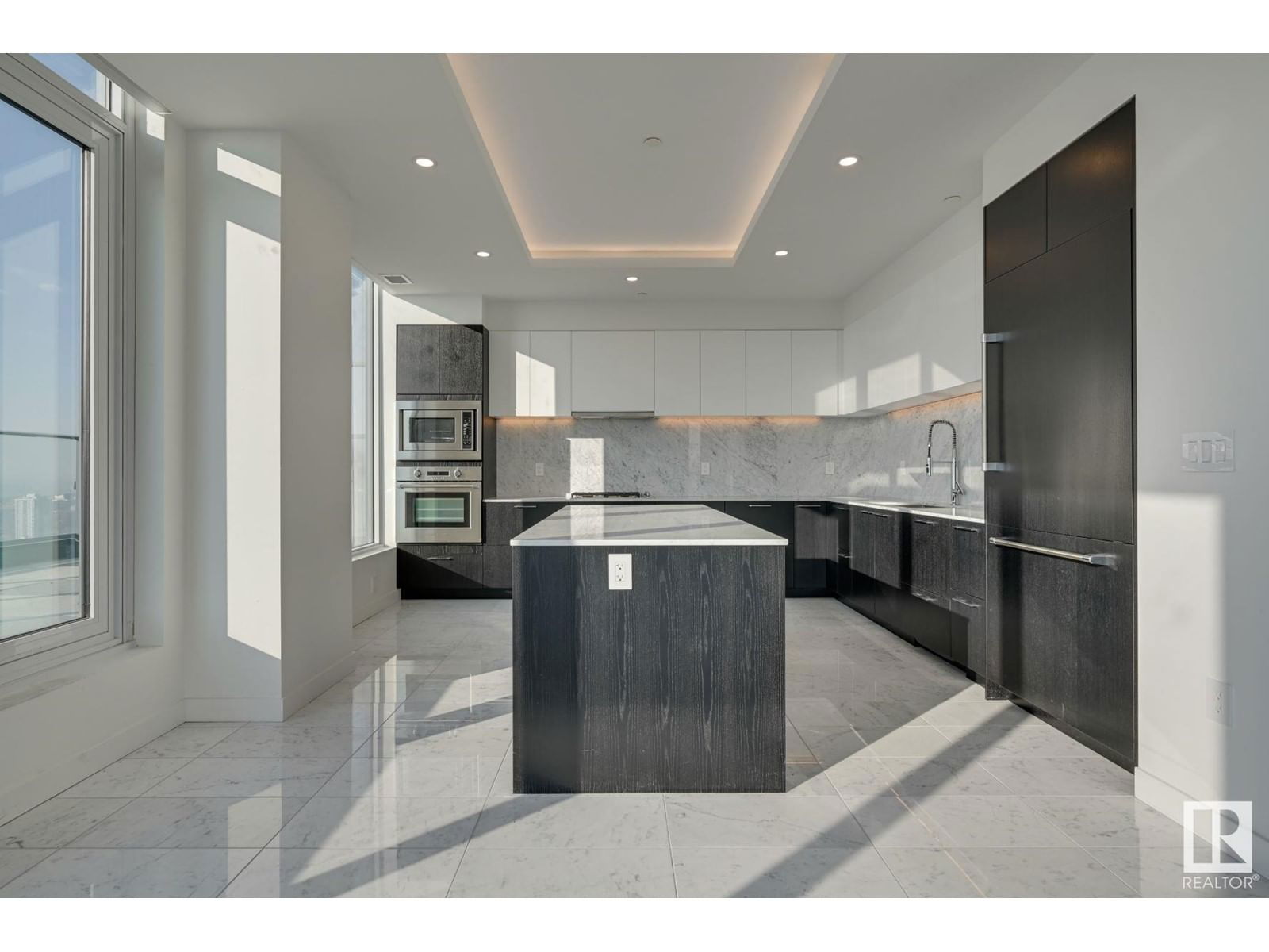 3901 10180 103 ST NW Image 19