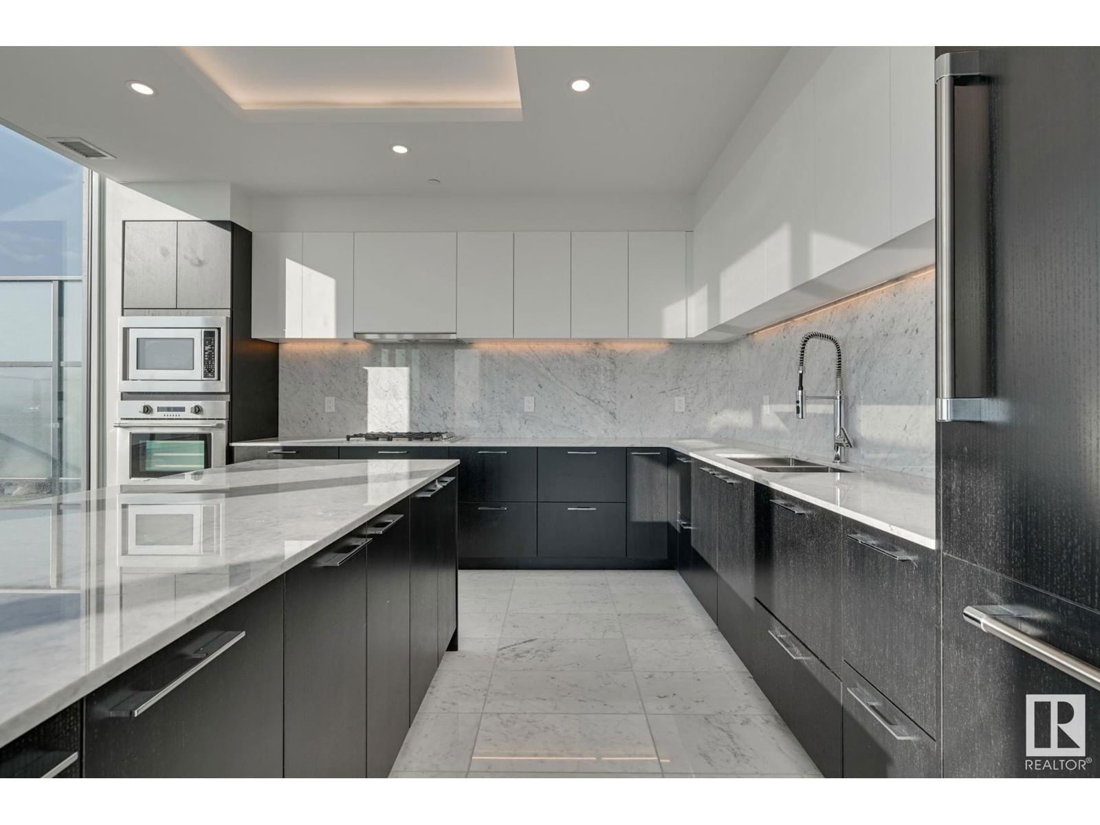 3901 10180 103 ST NW Image 21