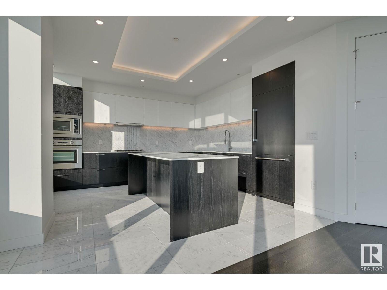 3901 10180 103 ST NW Image 23