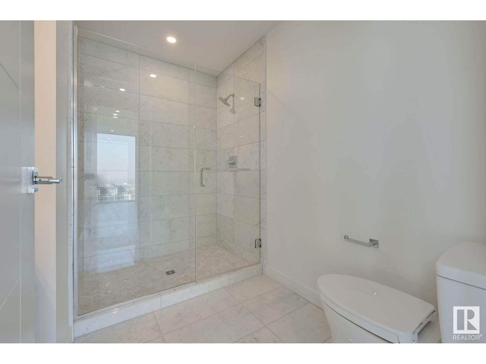 3901 10180 103 ST NW Image 33