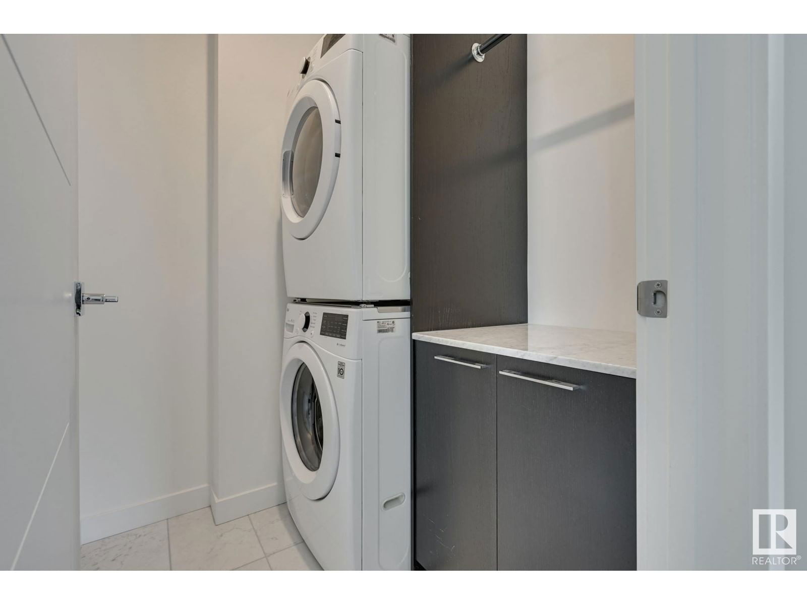 3901 10180 103 ST NW Image 36