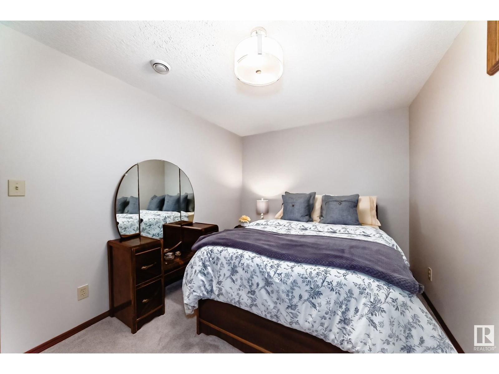 8640 152b Av Nw Edmonton, Alberta