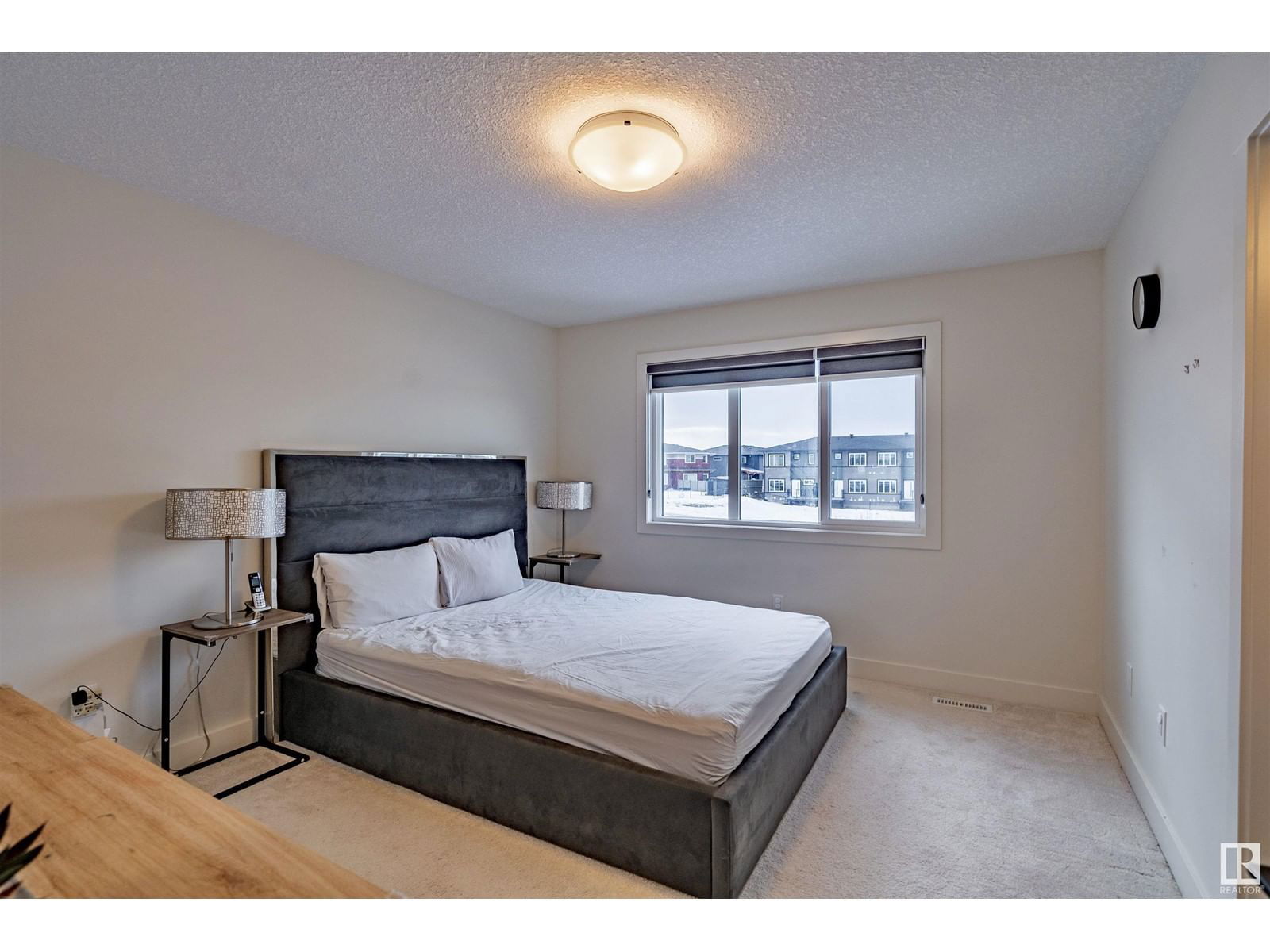 5718 Hawthorn Cm Sw Edmonton, Alberta