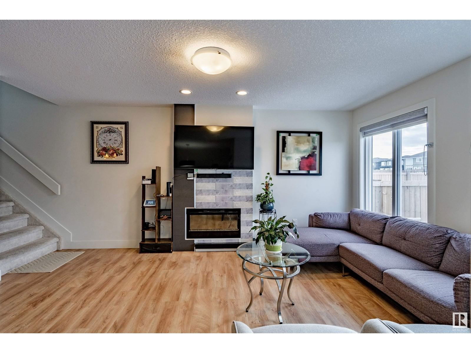 5718 Hawthorn Cm Sw Edmonton, Alberta