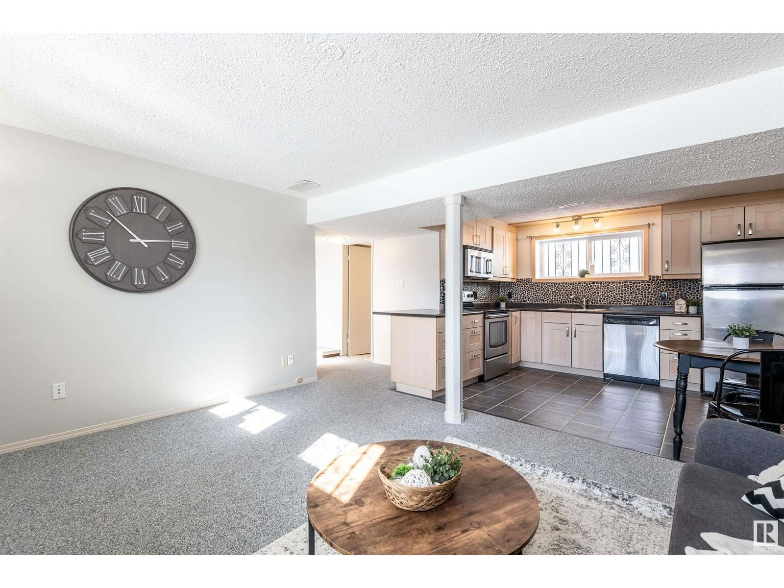 1071 56 St Nw Edmonton, Alberta