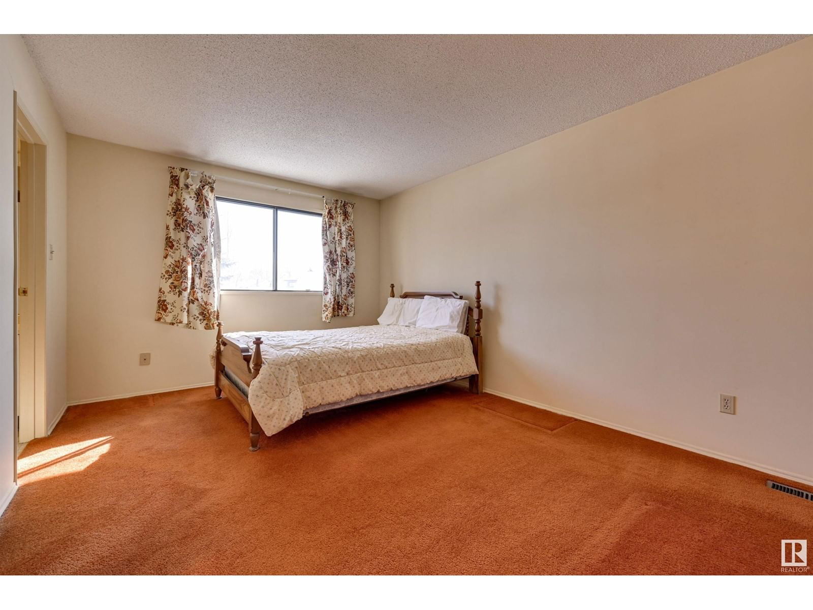 3963 55 St Nw Edmonton, Alberta