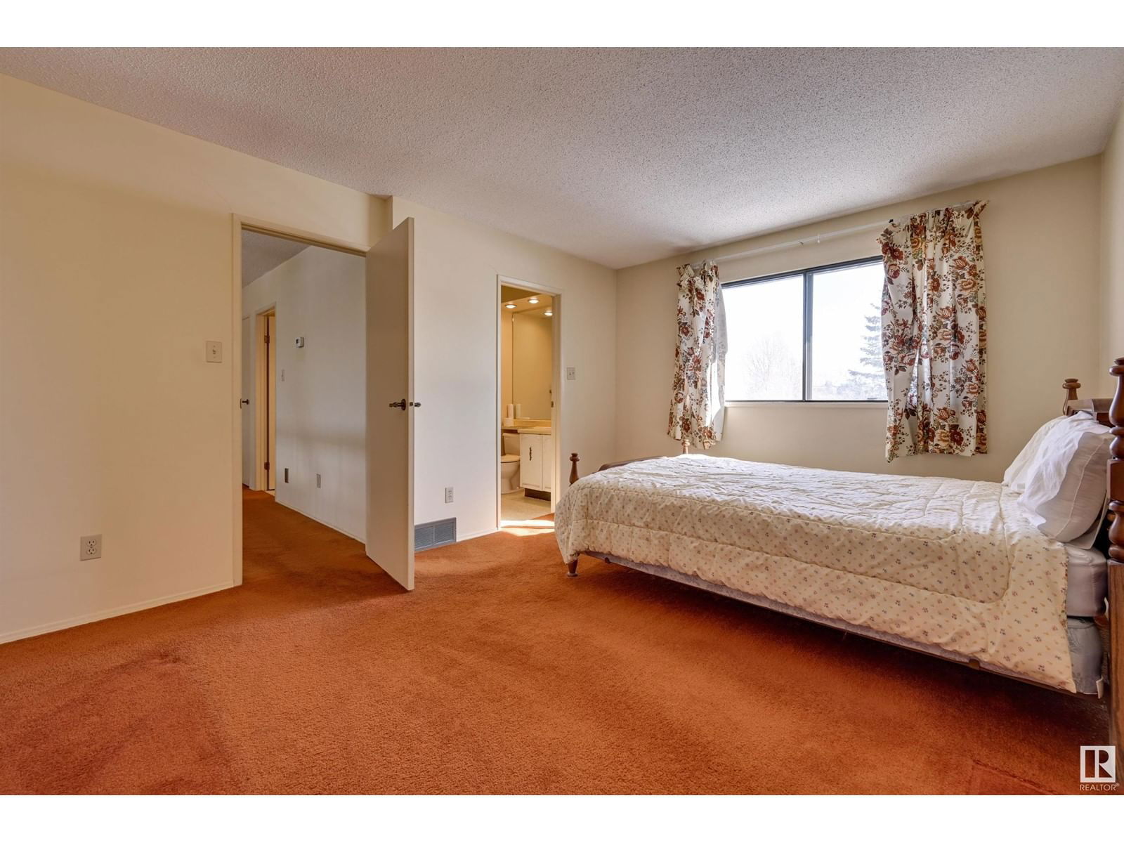 3963 55 St Nw Edmonton, Alberta