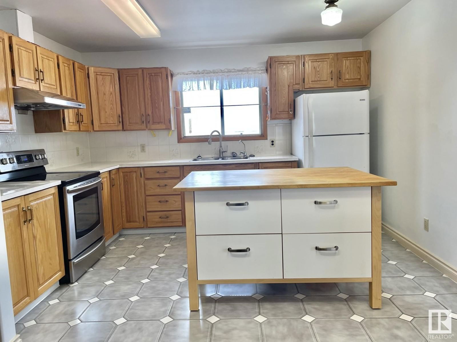 Nw - 11706 83 St Edmonton, Alberta