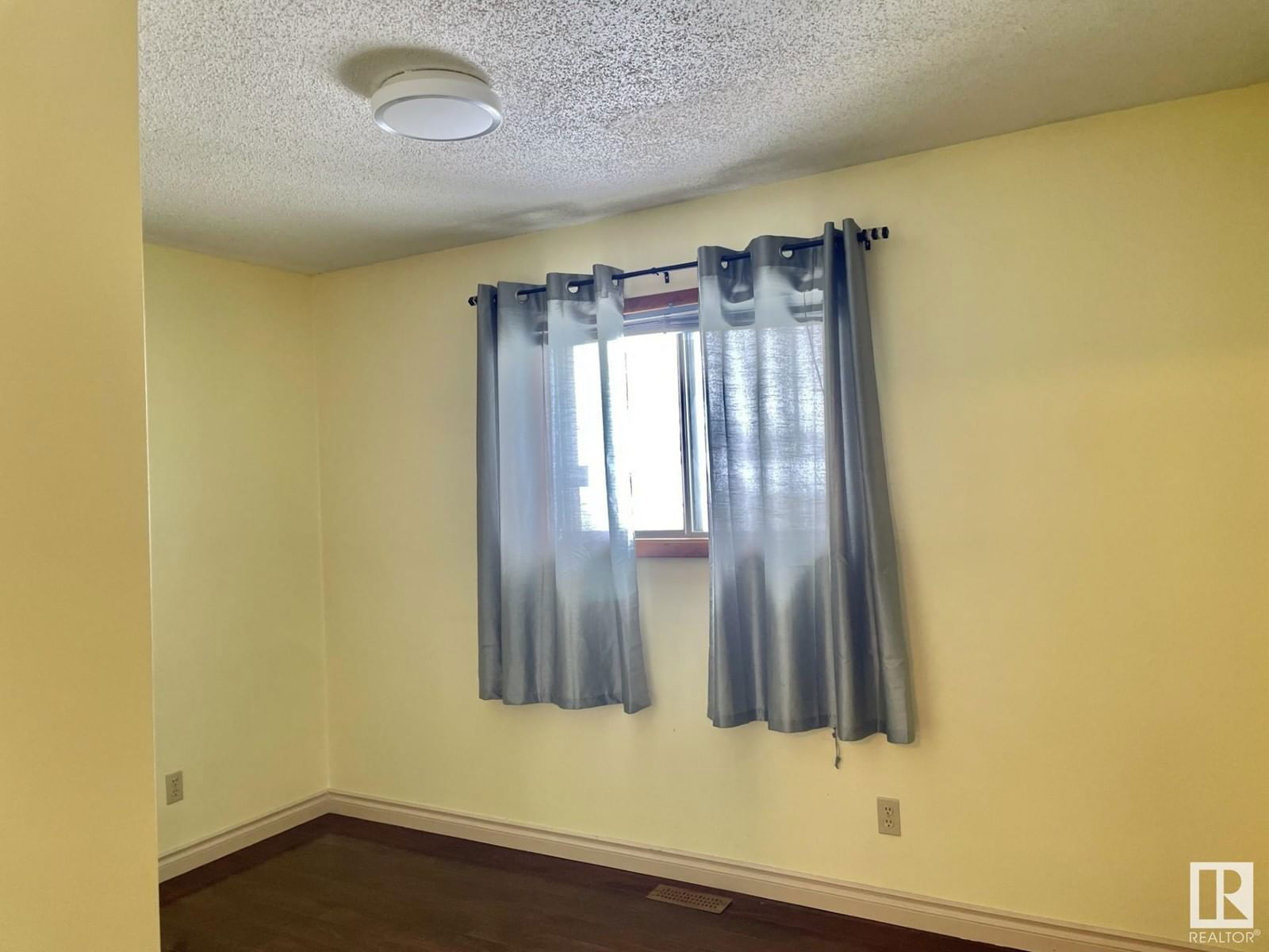 Nw - 11706 83 St Edmonton, Alberta