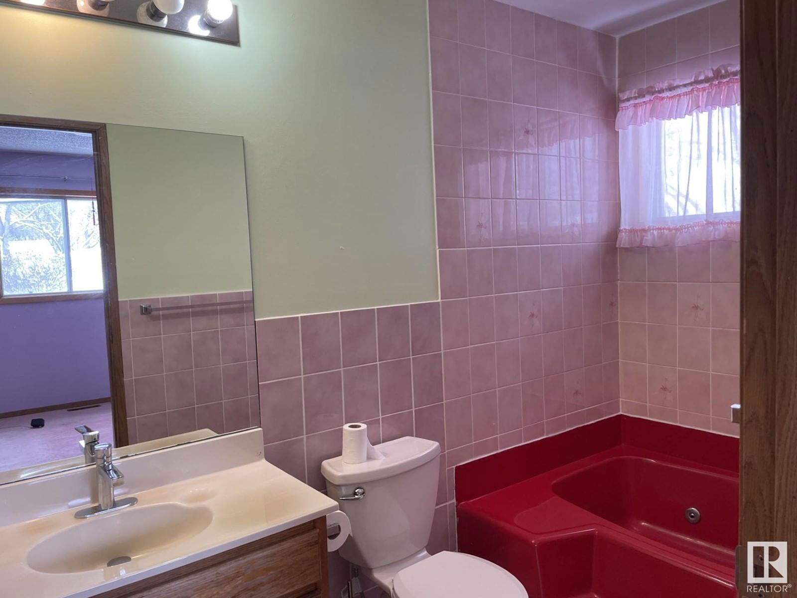 Nw - 11706 83 St Edmonton, Alberta