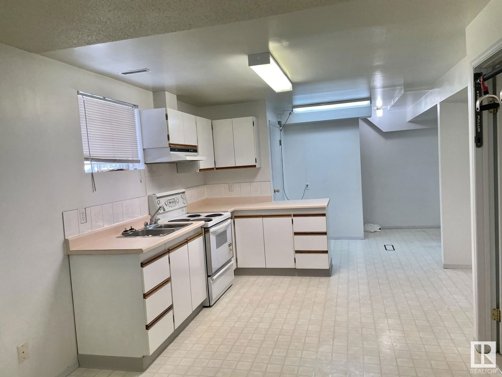 Nw - 11706 83 St Edmonton, Alberta