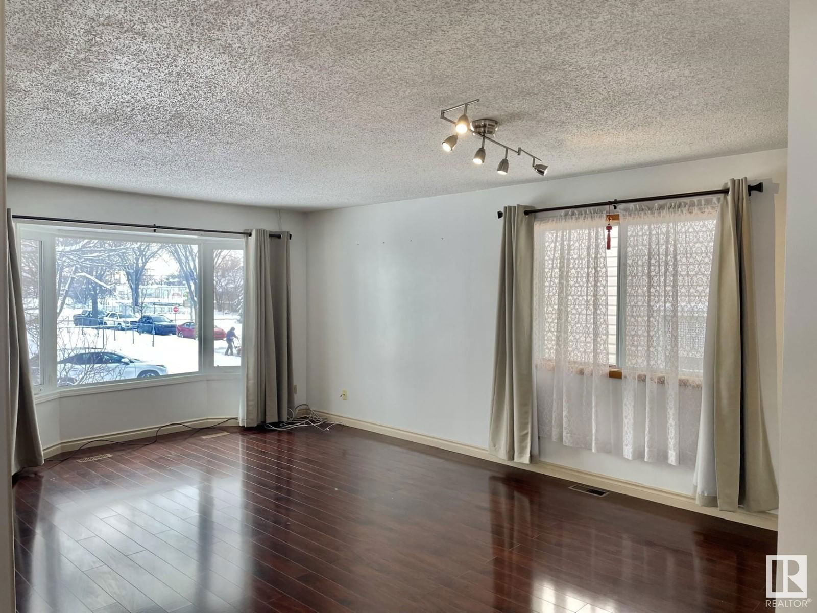Nw - 11706 83 St Edmonton, Alberta