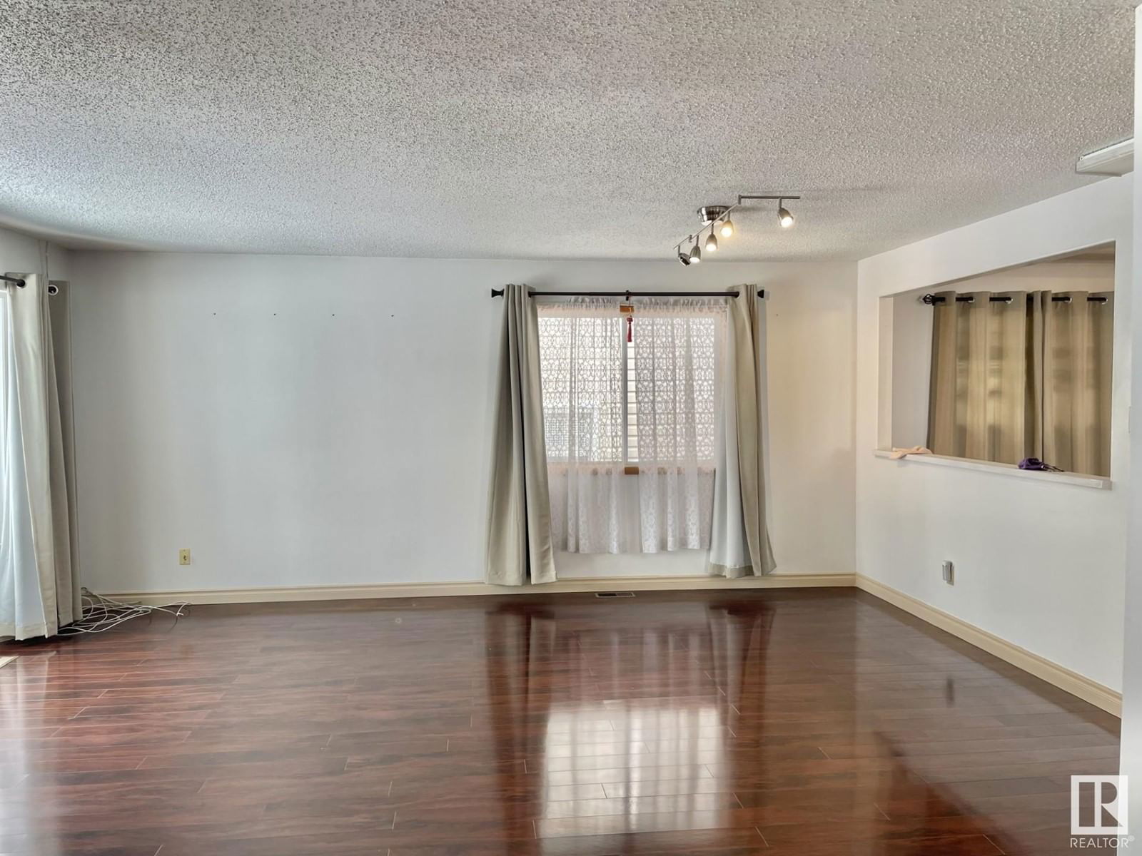 Nw - 11706 83 St Edmonton, Alberta