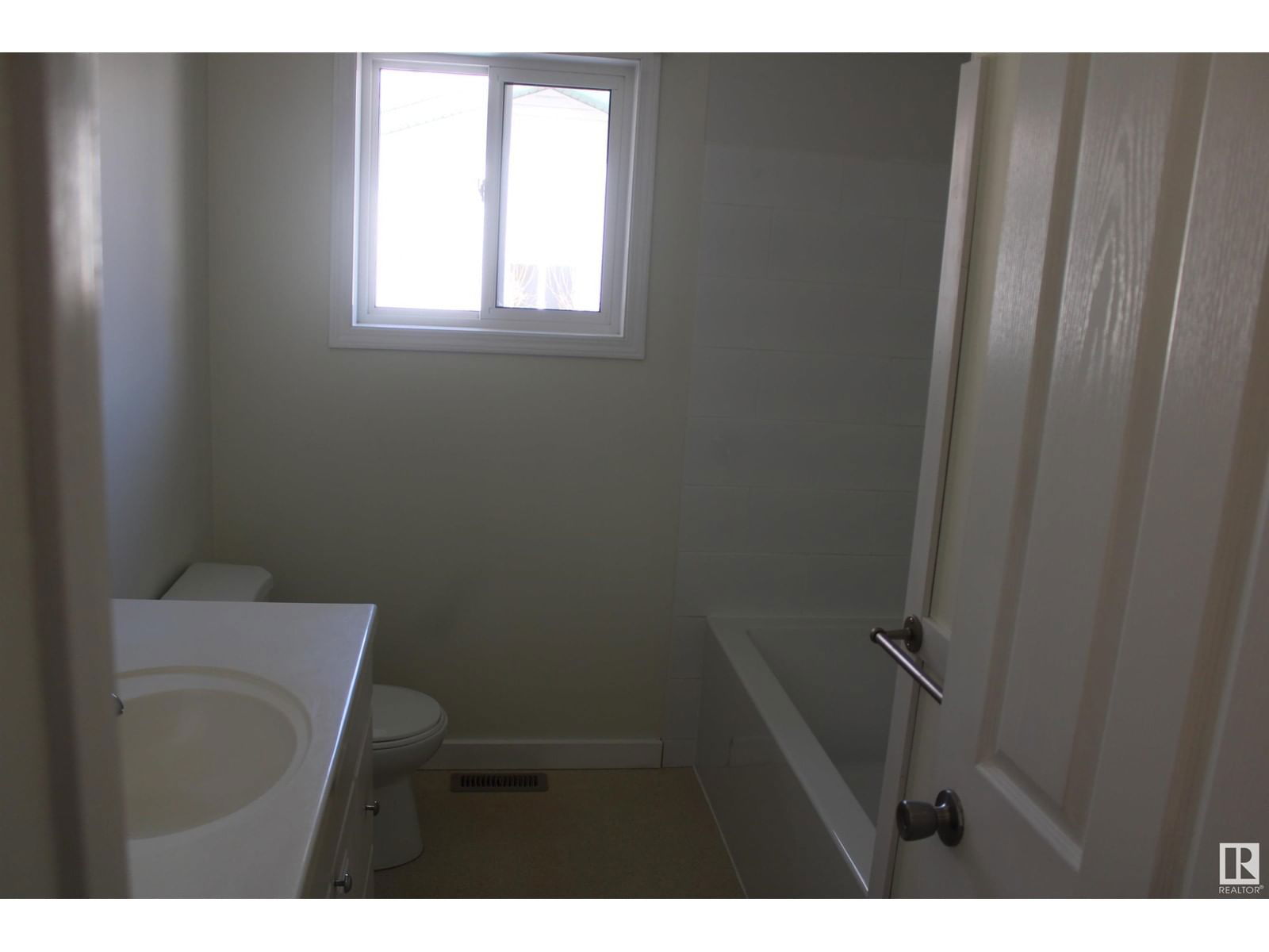 112 4 ST Image 24