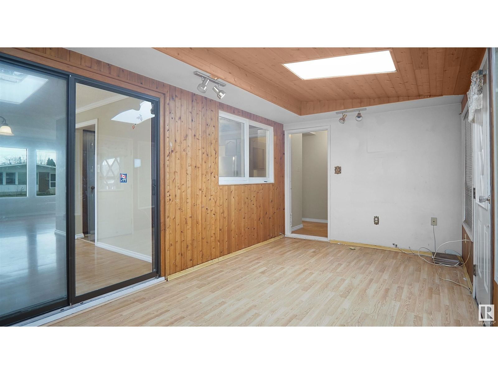 51 HAMILTON CR Image 32