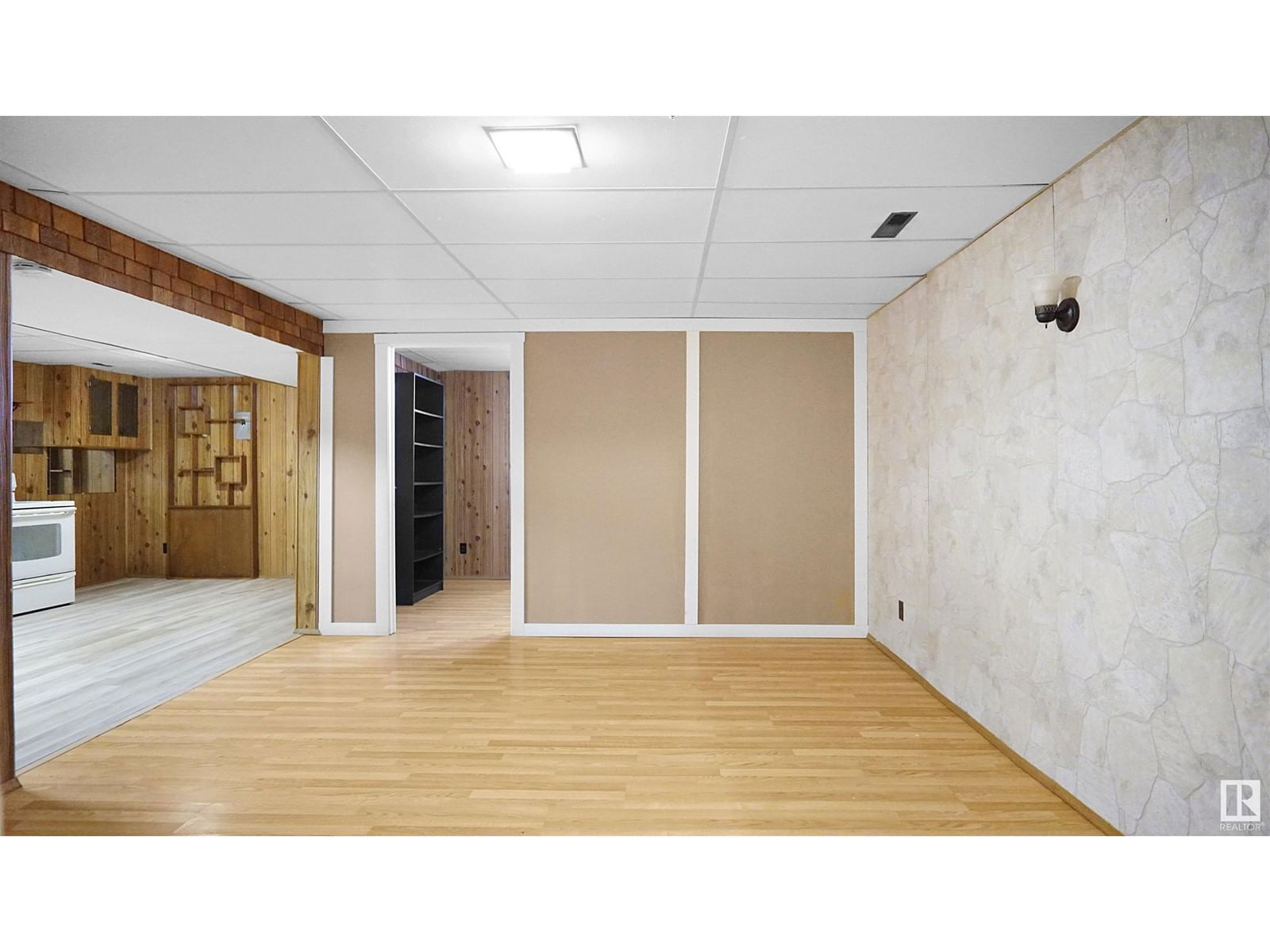 51 HAMILTON CR Image 33