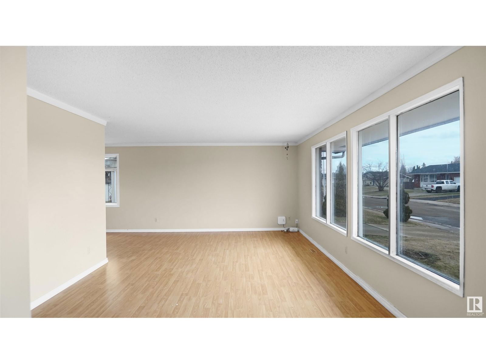 51 HAMILTON CR Image 6