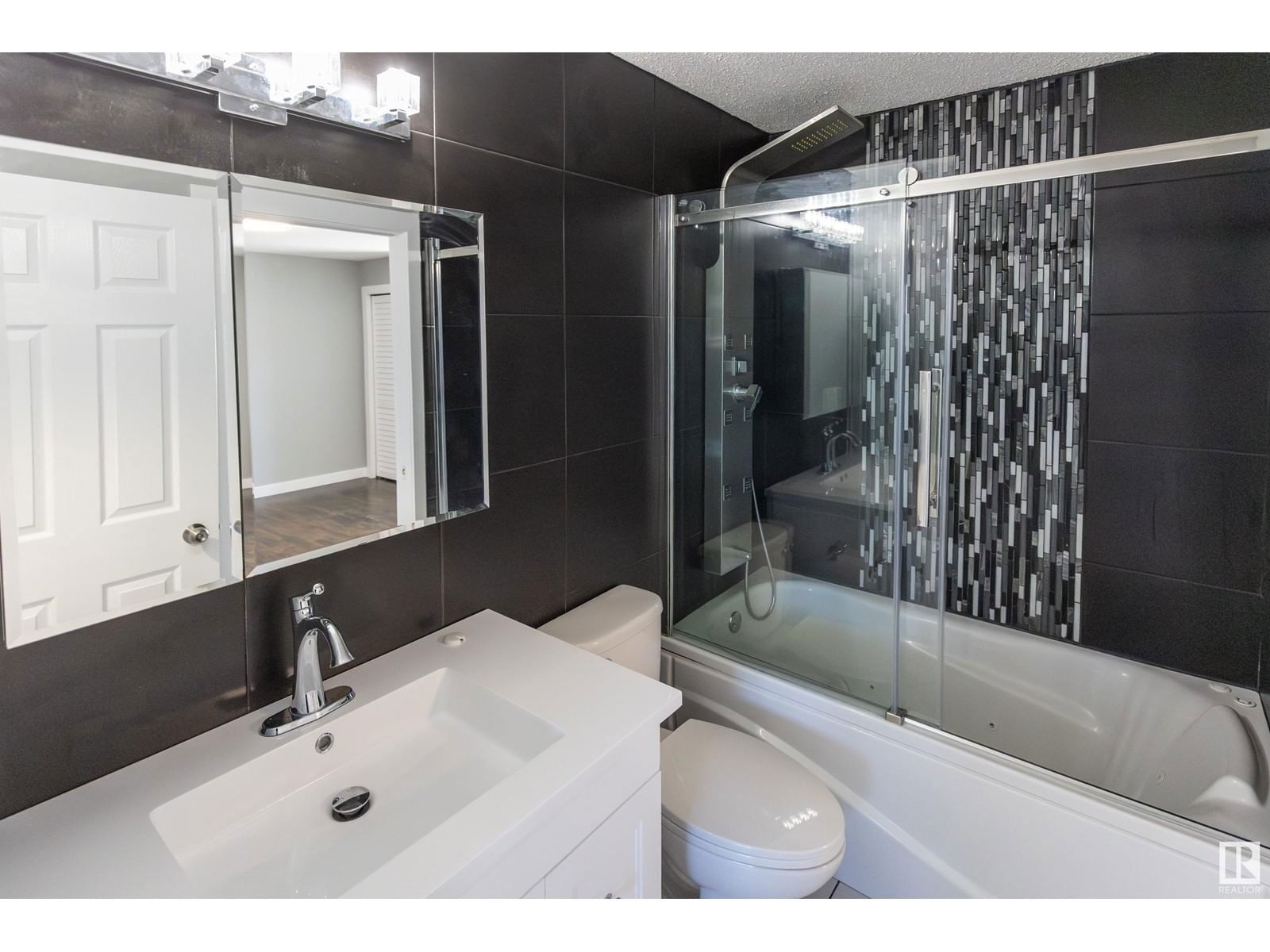 NW - 2115 145 AV Image 15