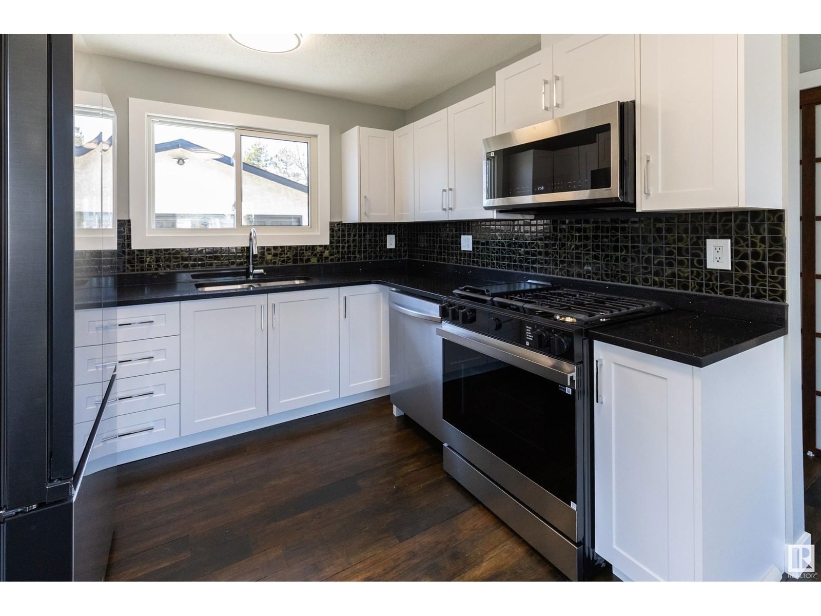 NW - 2115 145 AV Image 6