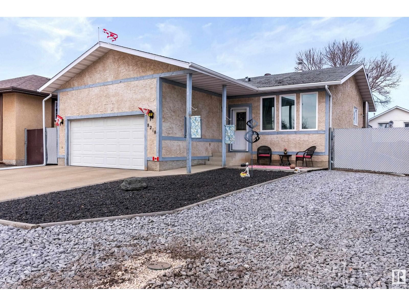 8218 93 AV Image 1