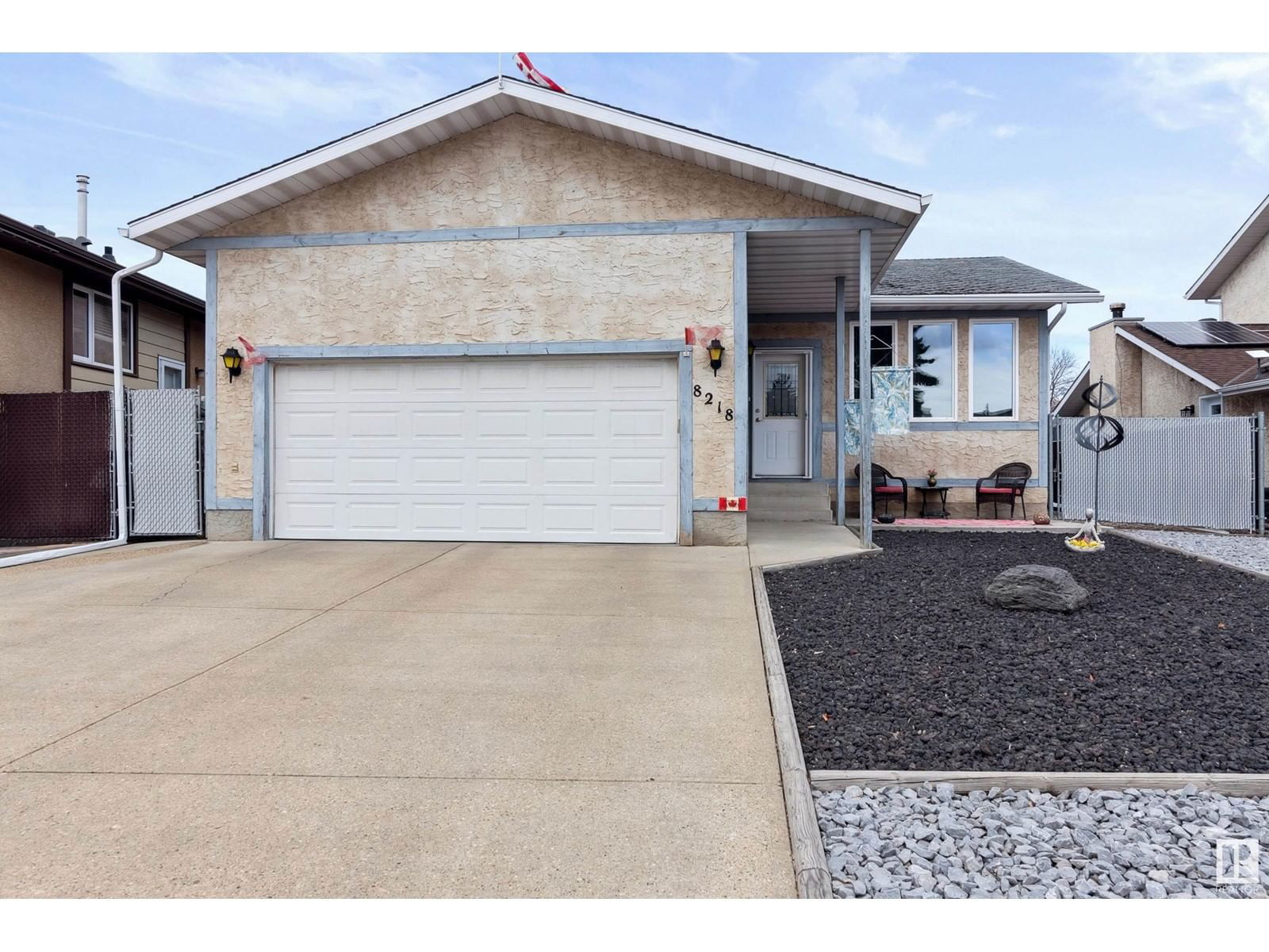 8218 93 AV Image 2