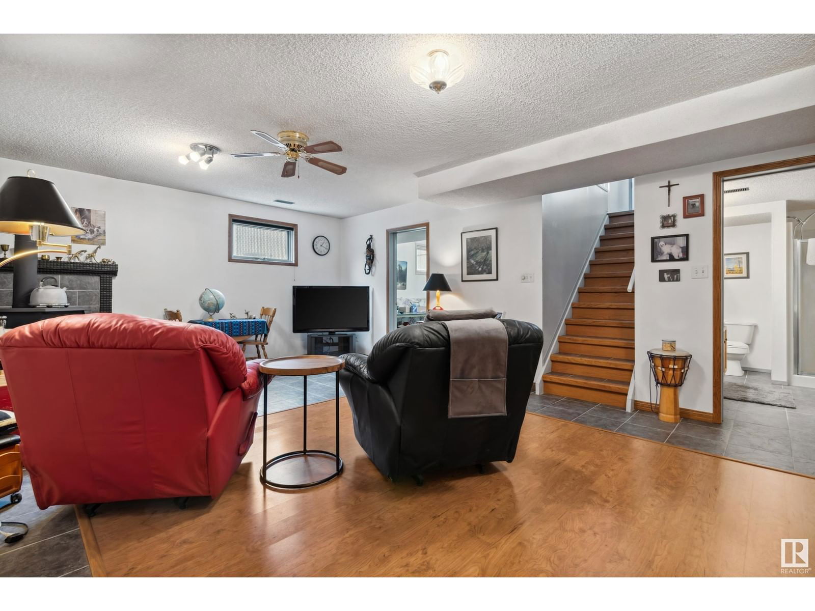 8218 93 AV Image 24