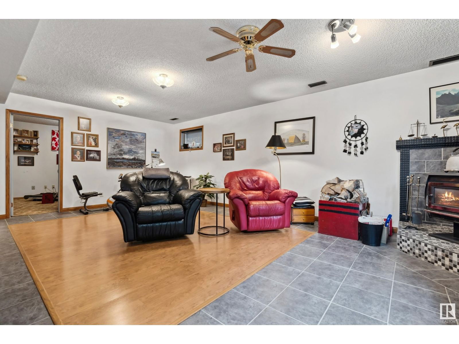 8218 93 AV Image 28