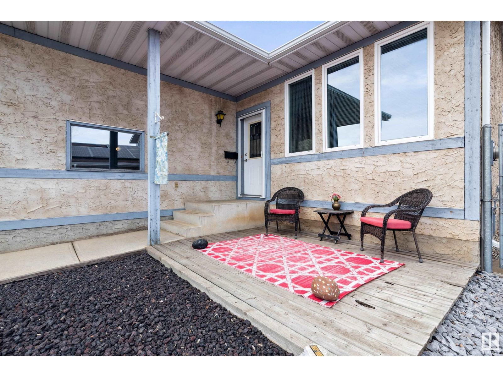 8218 93 AV Image 3