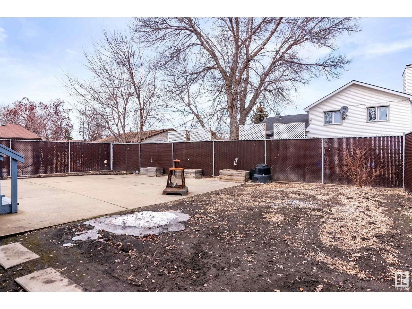 8218 93 AV Image 36