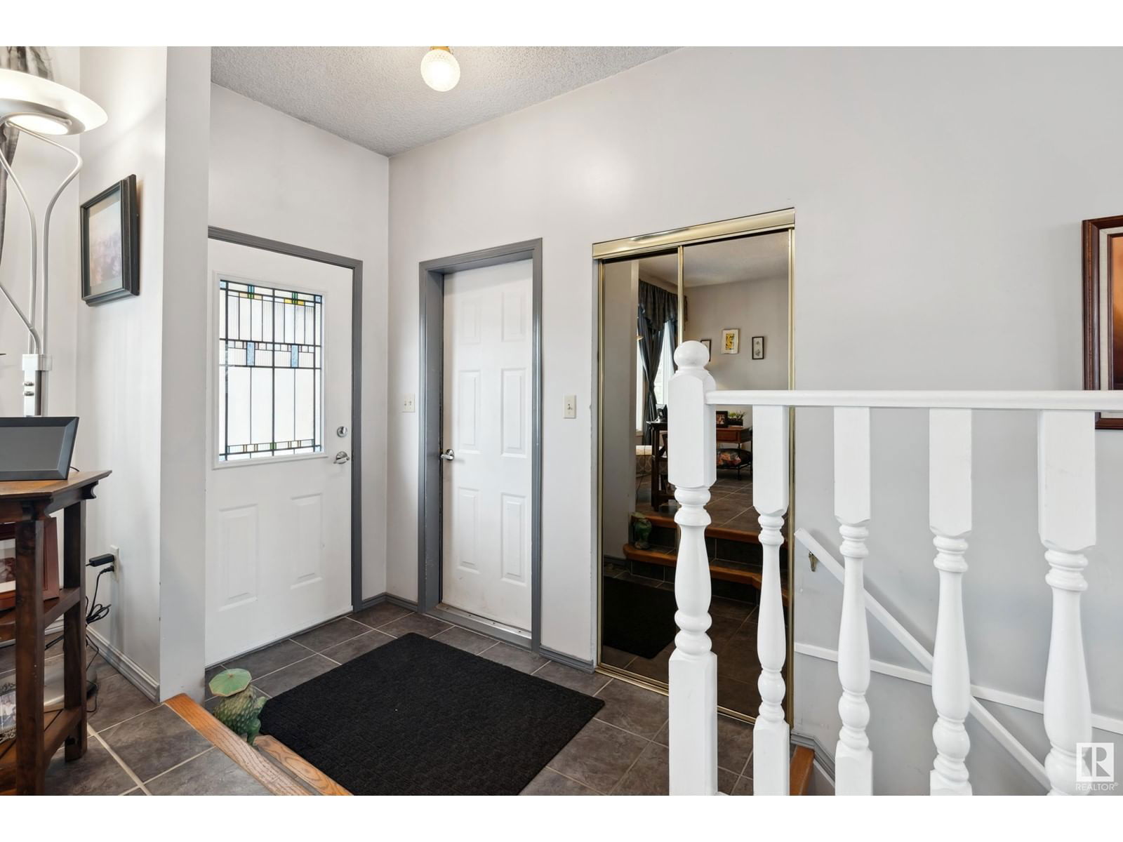 8218 93 AV Image 5