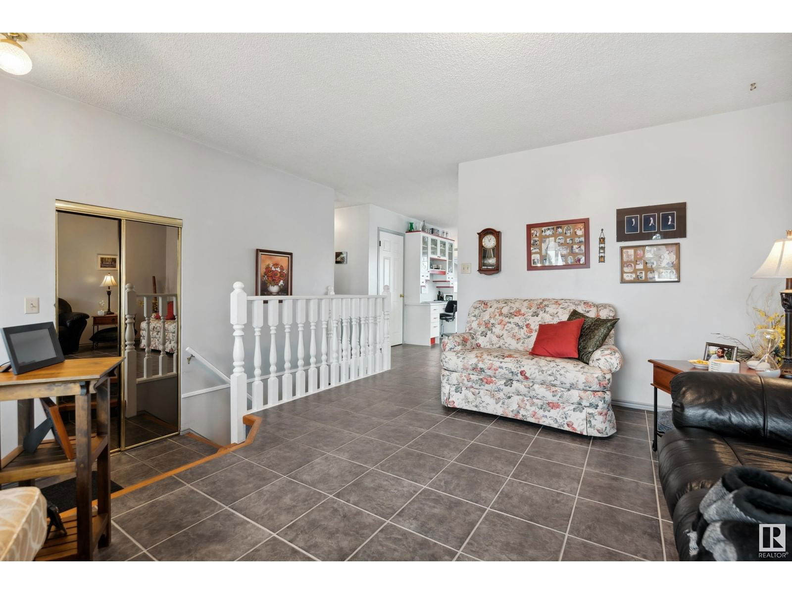8218 93 AV Image 8
