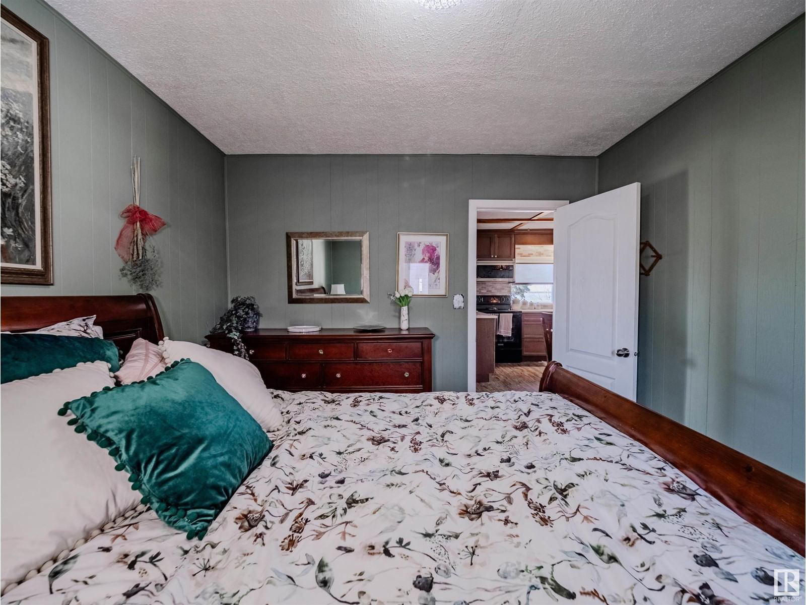 316 3 STREET Image 32