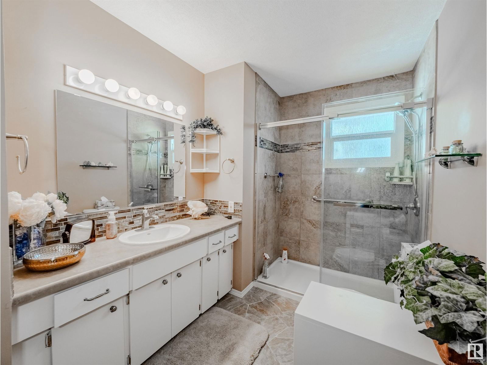 316 3 STREET Image 39