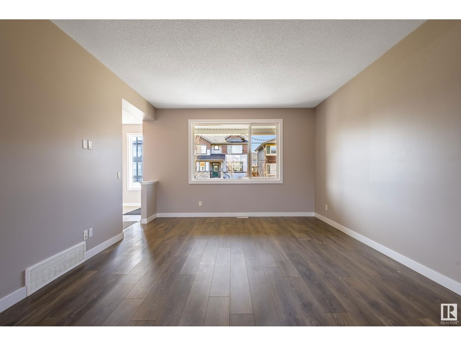 391 CHARLESWORTH DR Image 10