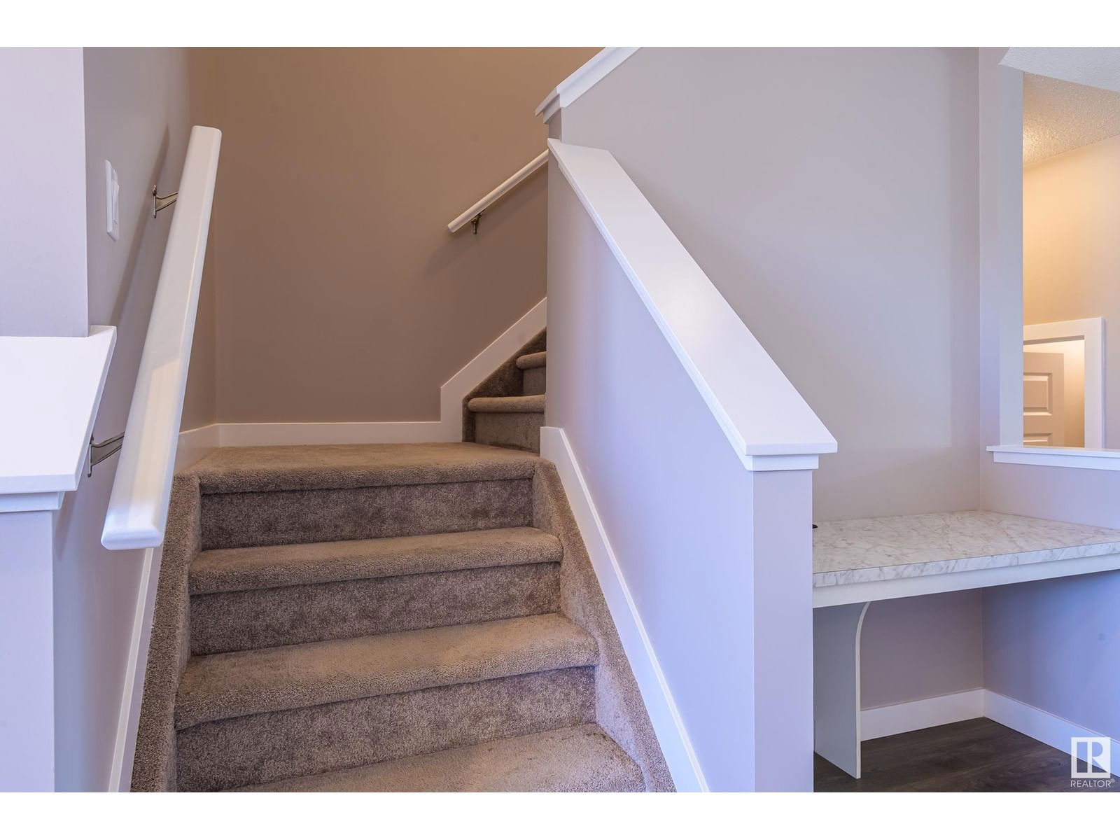391 CHARLESWORTH DR Image 19
