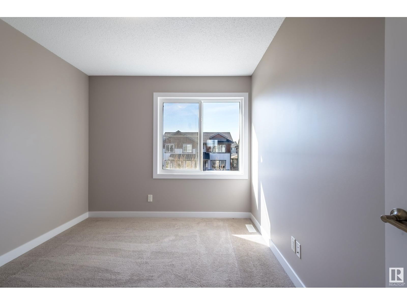 391 CHARLESWORTH DR Image 22