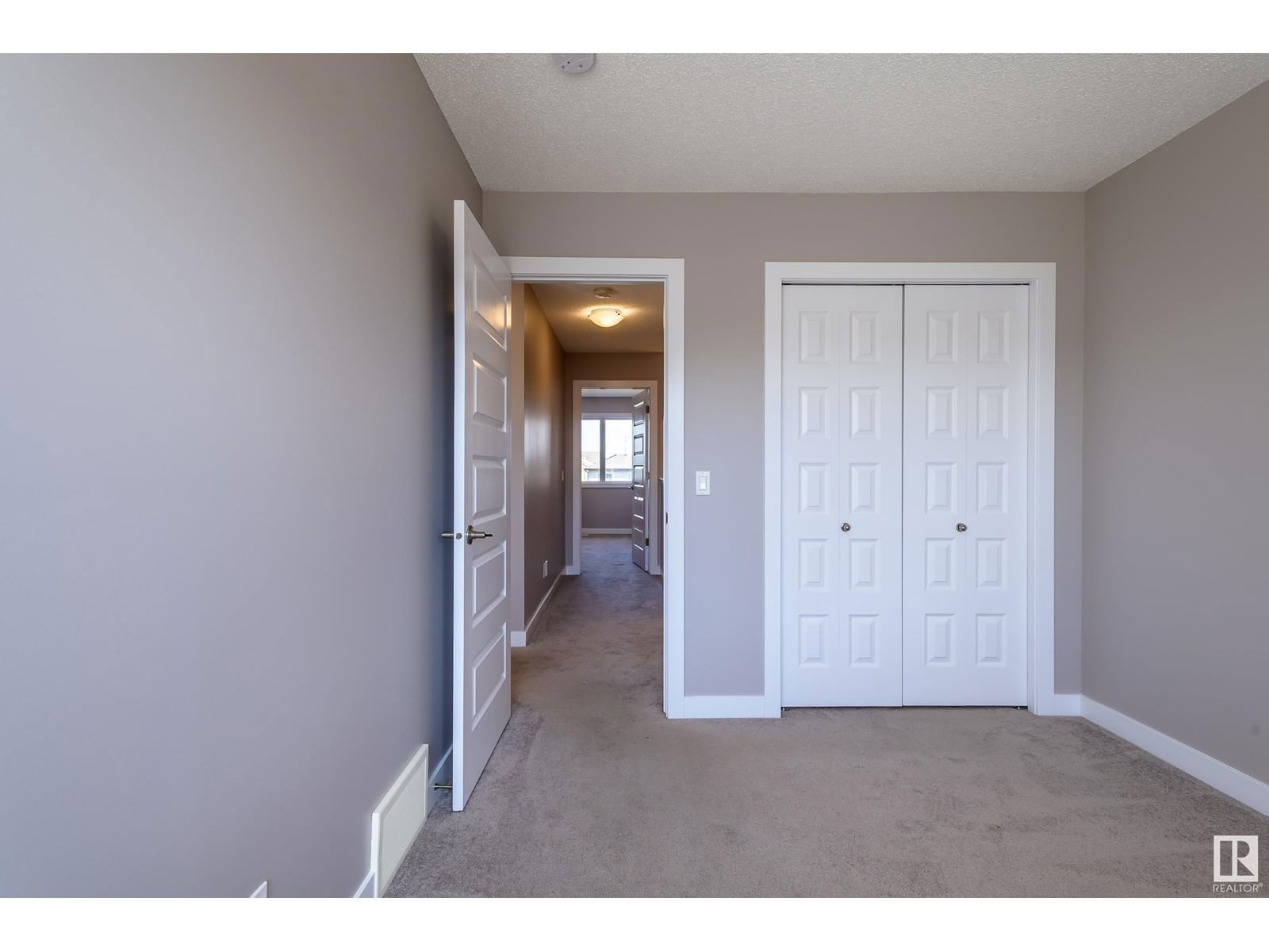391 CHARLESWORTH DR Image 23