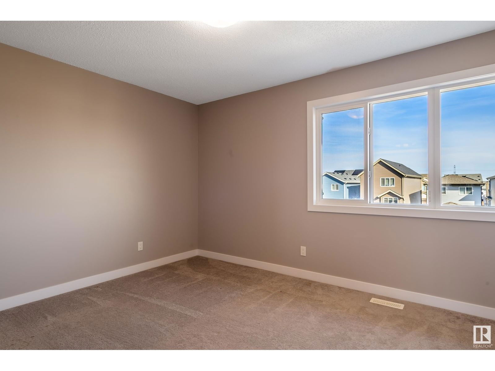 391 CHARLESWORTH DR Image 26