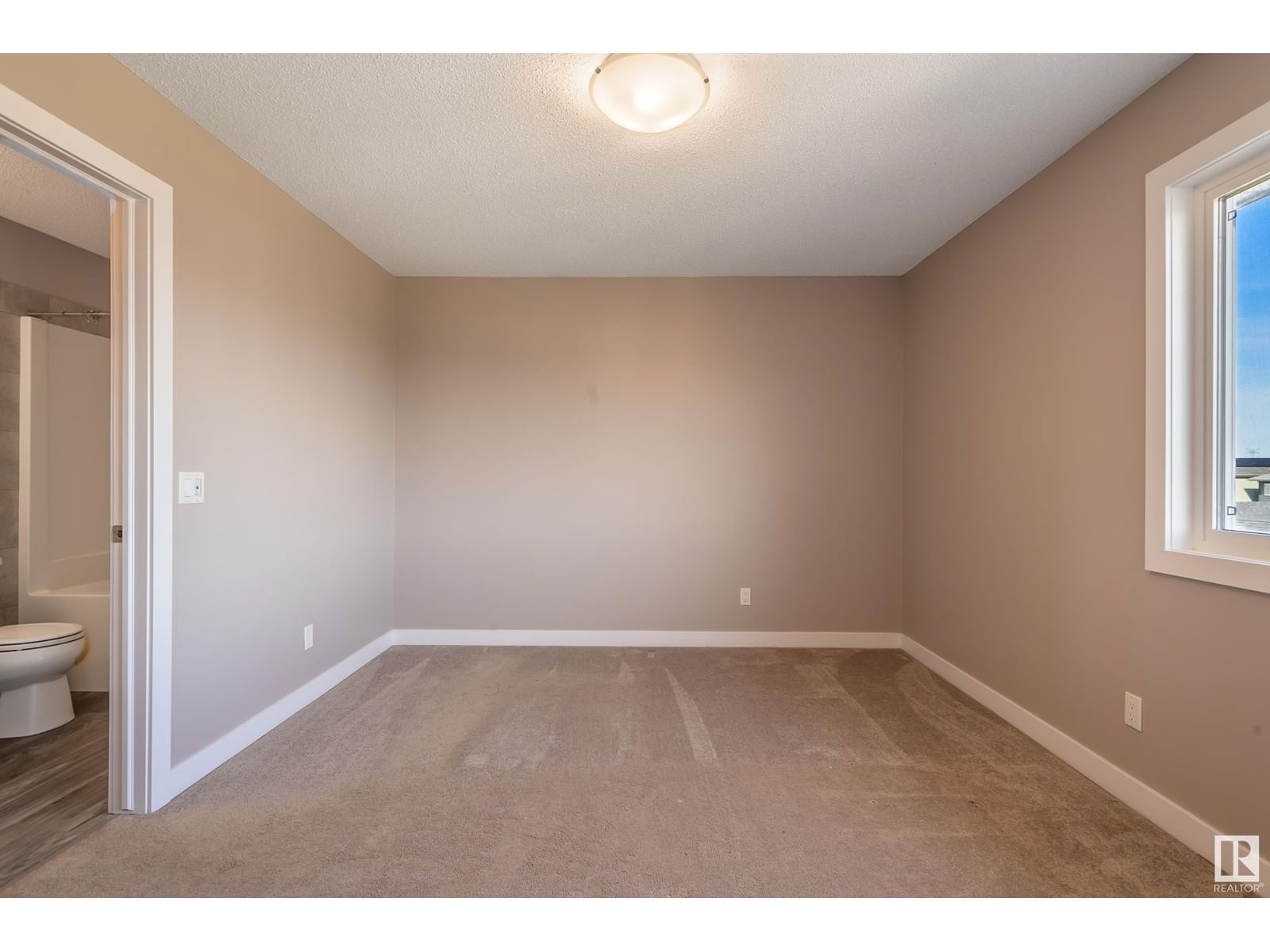 391 CHARLESWORTH DR Image 27