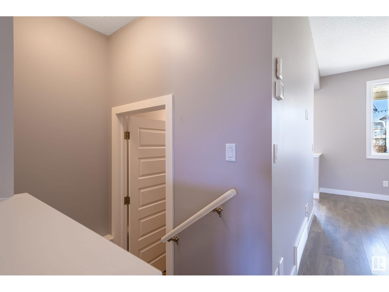 391 CHARLESWORTH DR Image 33